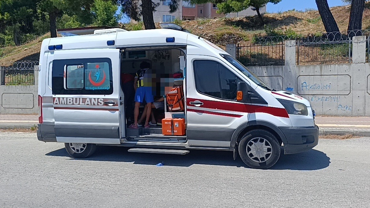 Antalya\'da Motosiklet Devrildi: İki Çocuk Yaralandı