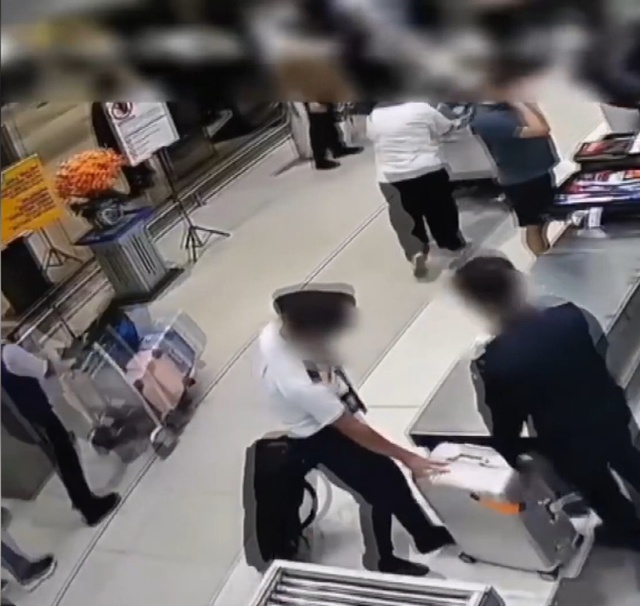 Malezyalı pilot havalimanında valiz dolusu uyuşturucuyla yakalandı