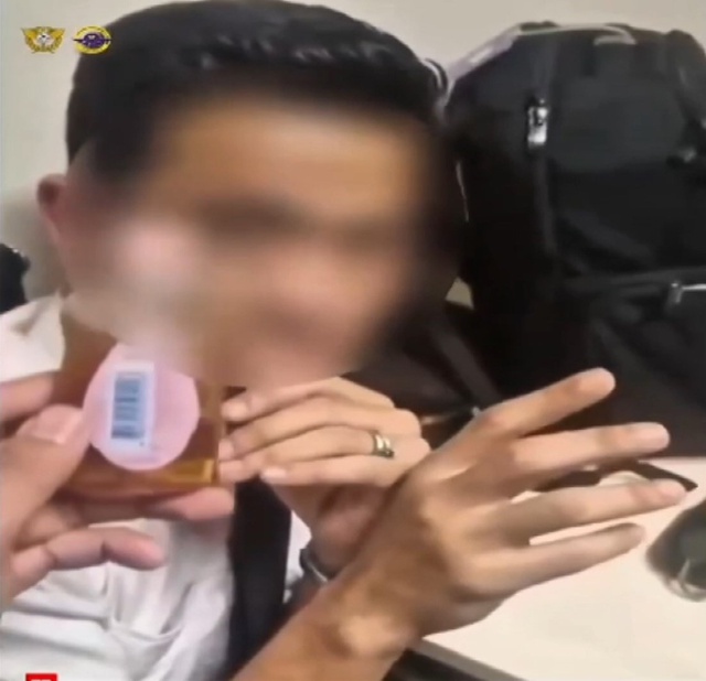 Malezyalı pilot havalimanında valiz dolusu uyuşturucuyla yakalandı