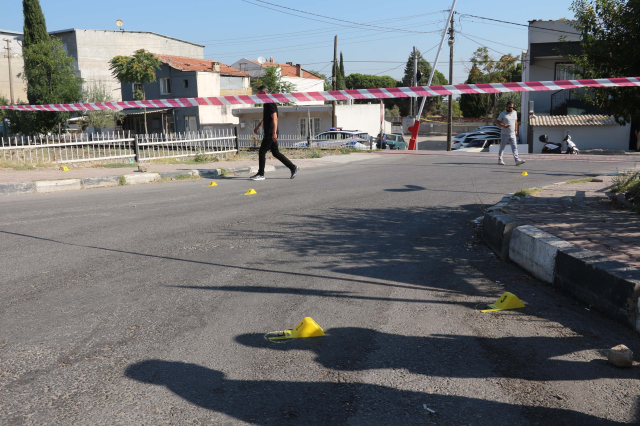 Manisa'da motosikletli saldırı, Baba ve oğluna kurşun yağmuru