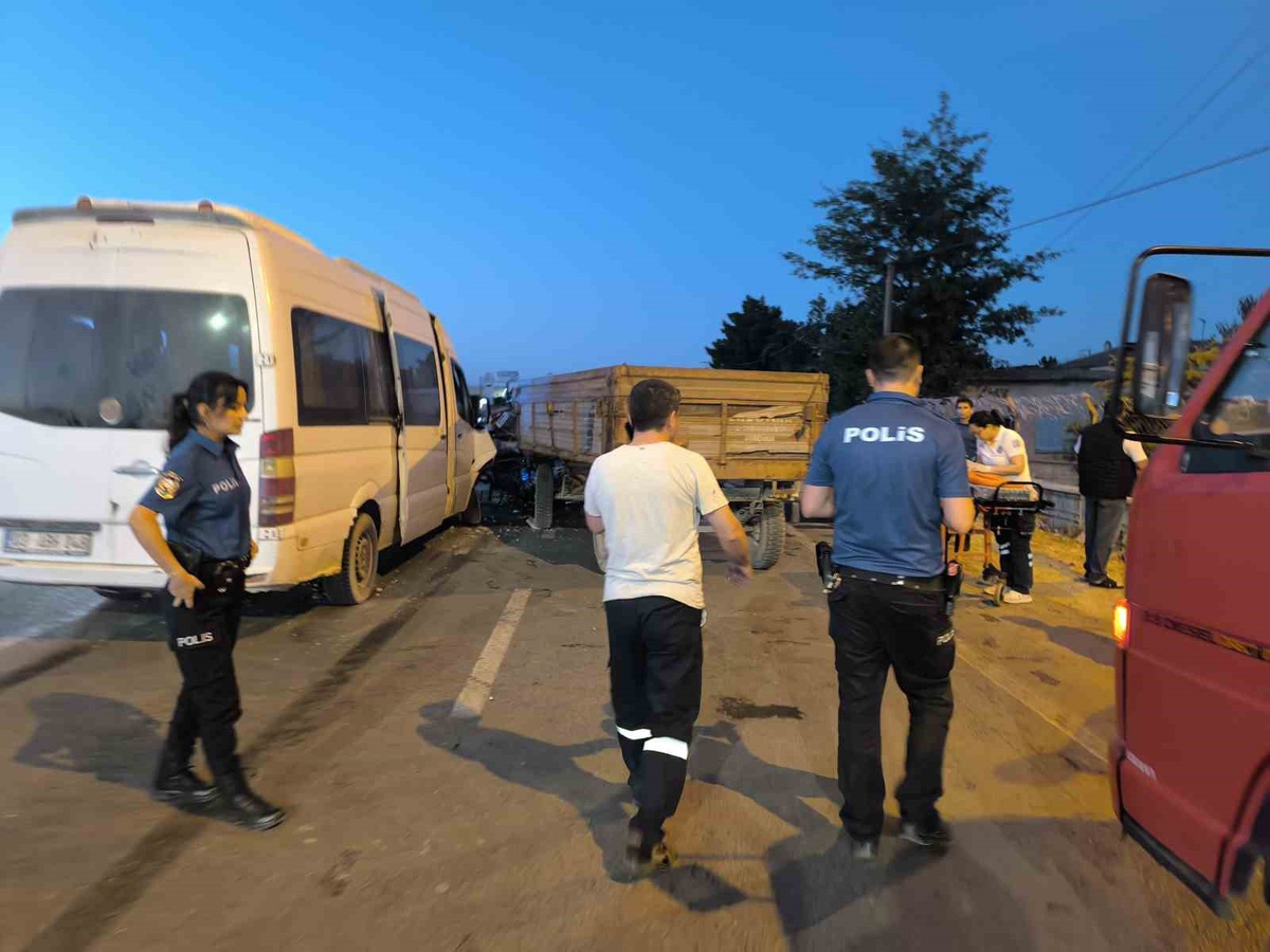 Afyonkarahisar\'da Trafik Kazası: 6 Yaralı