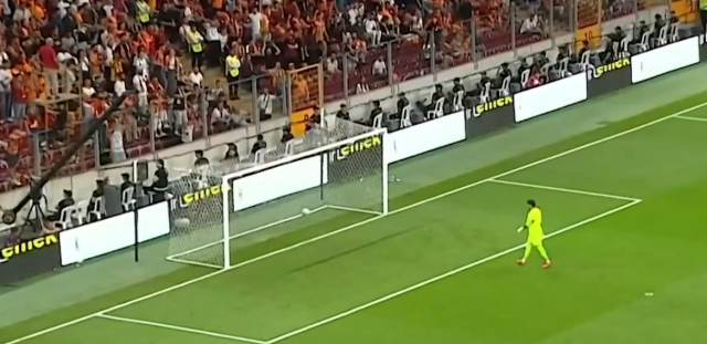 Ne yapıyorsun Uğurcan? Hazırlık maçı da olsa affetmediler