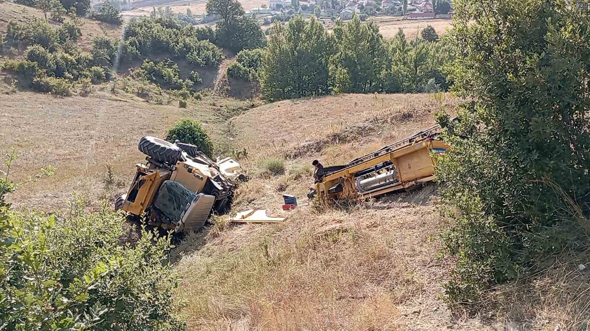 Tokat\'ta Biçerdöver Dereye Devrildi