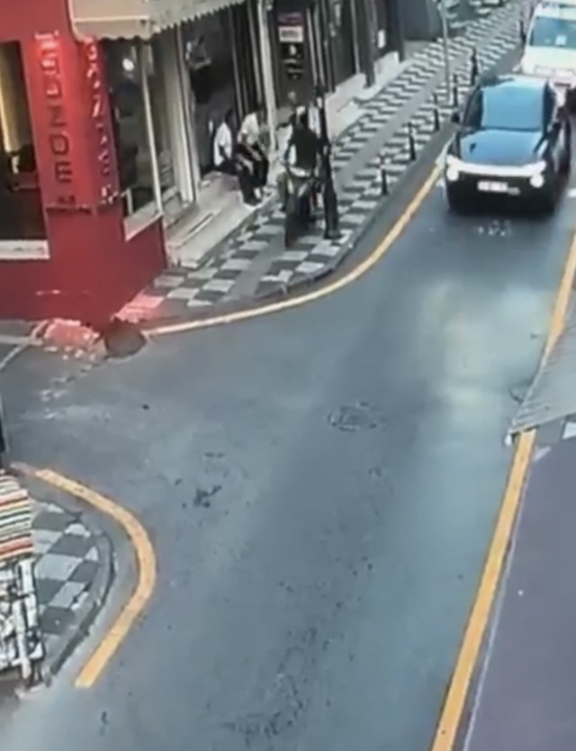 Polisten kaçarken vali yardımcısına çarptı