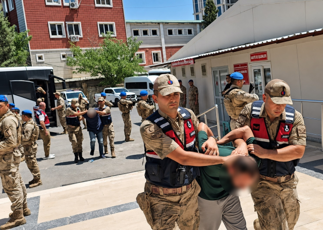 Şanlıurfa’da film gibi gasp: Sahte jandarma kıyafetiyle 13 kilo altın çaldılar