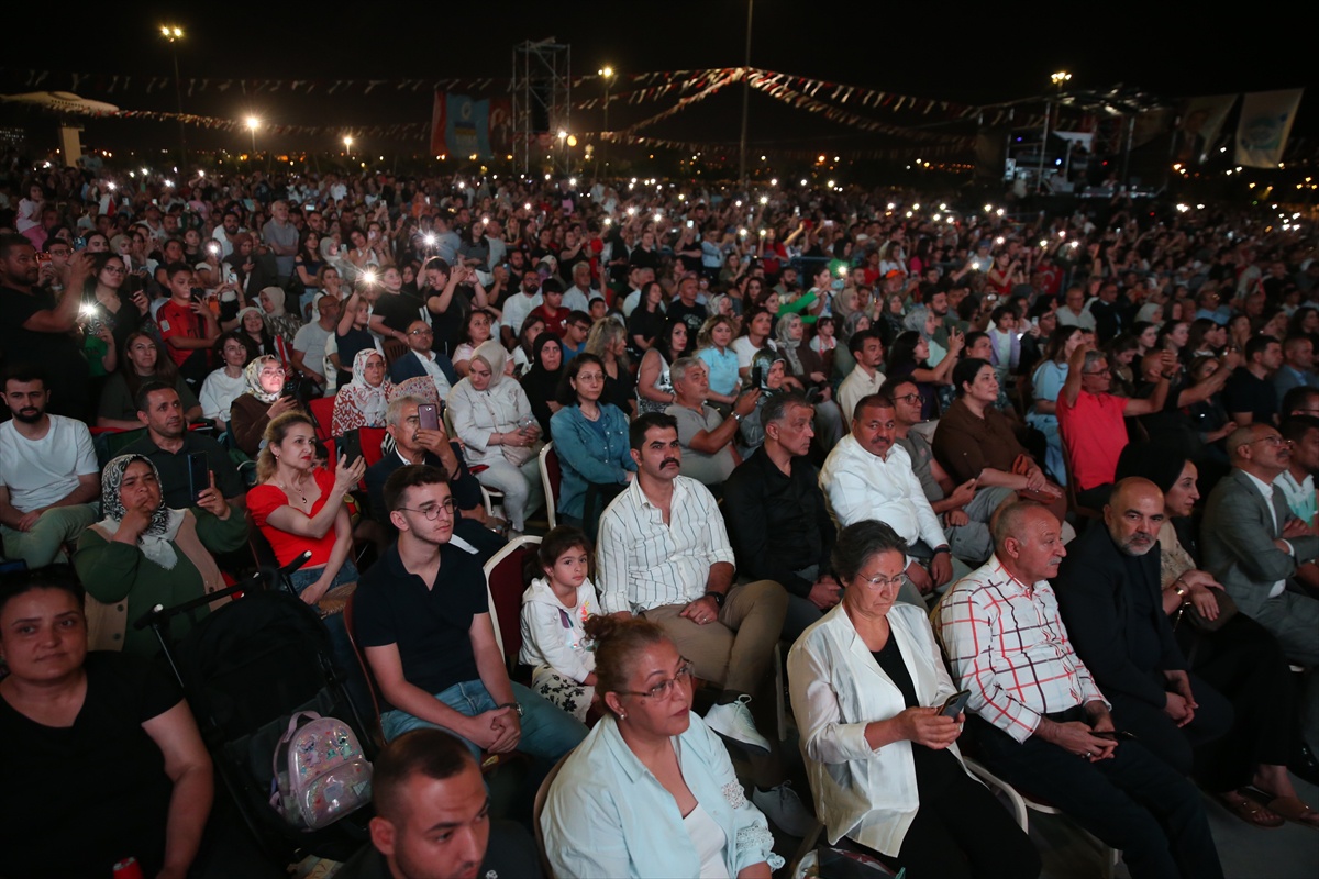 Şarkıcı Kıraç, Dadaloğlu Avşar Kültür ve Sanat Şenliği\'nde konser verdi
