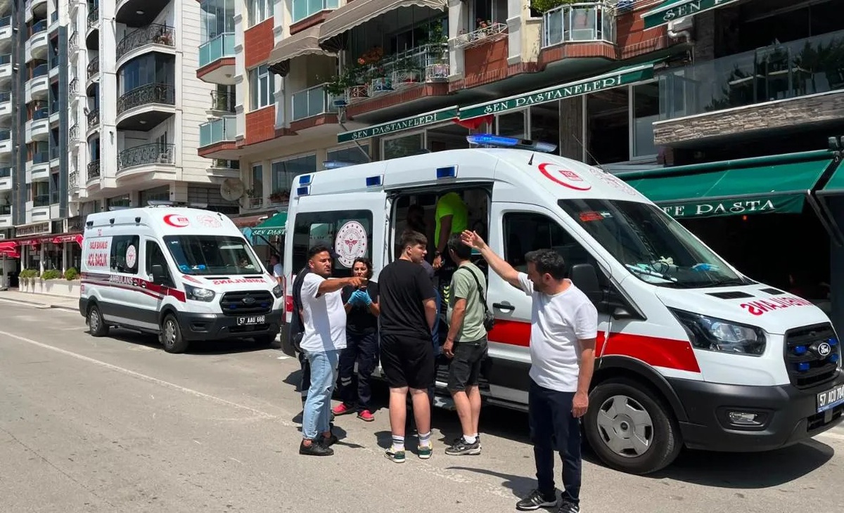 Sinop\'ta Trafik Kazası: 3 Yaralı