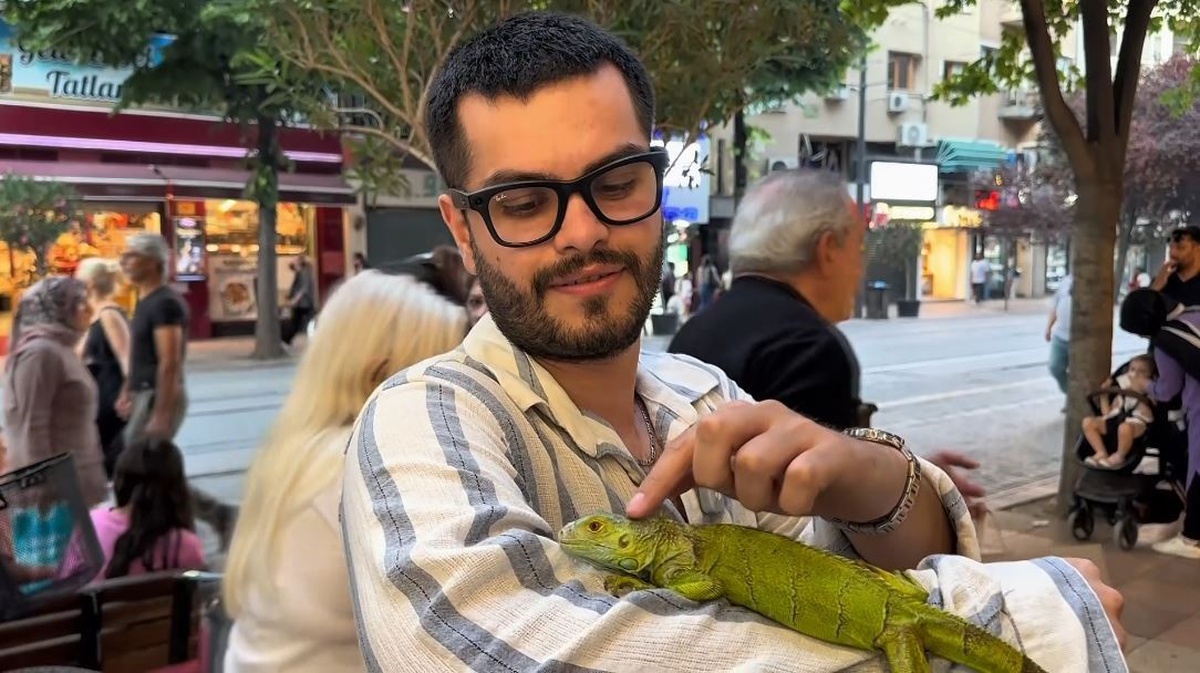 Eskişehir\'de Iguana ile Yürüyüş Şaşırttı