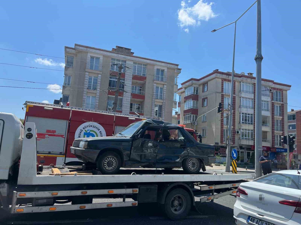 Çorlu\'da Ters Yönden Çıkan Araç Kazaya Sebep Oldu