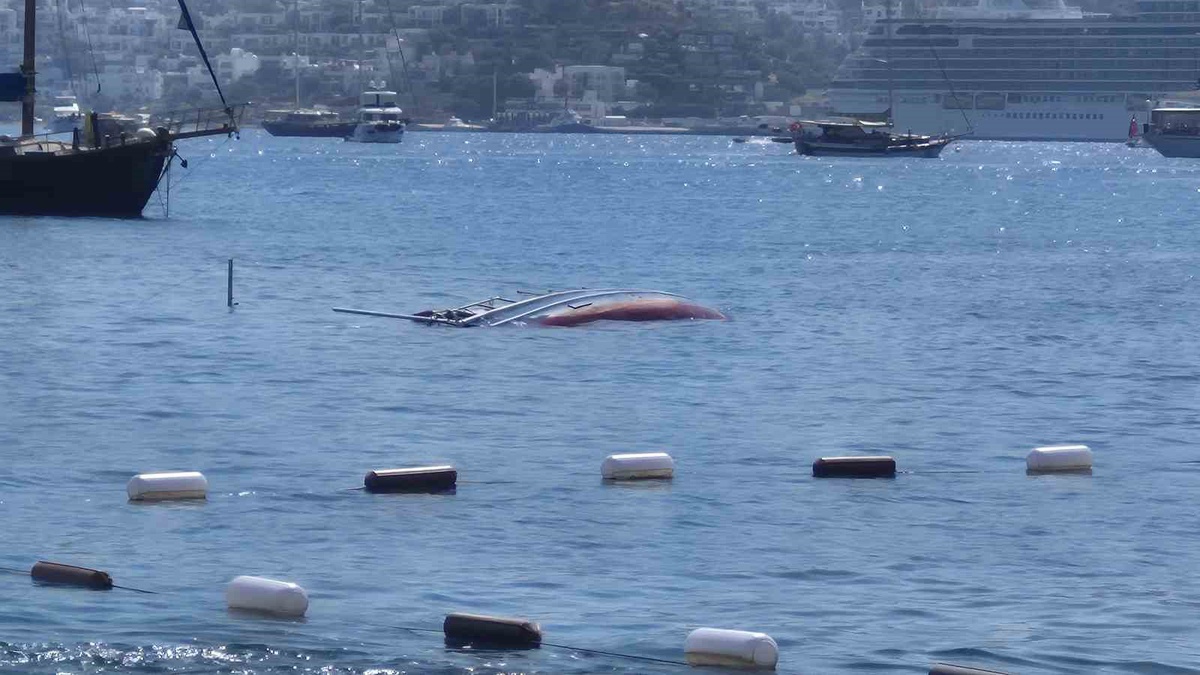 Bodrum\'da Yelkenli Tekne Battı