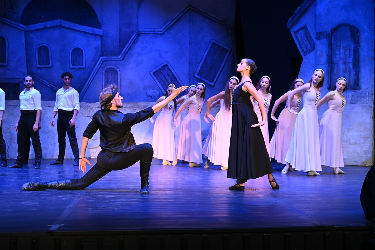 Bodrum Bale Festivali\'nde \'Zorba\' Sahnelendi