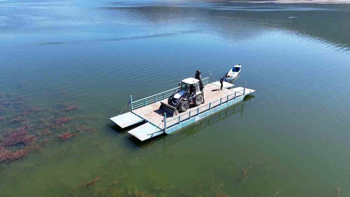 Mada Adası\'na İş Makinesi Sevkiyatı