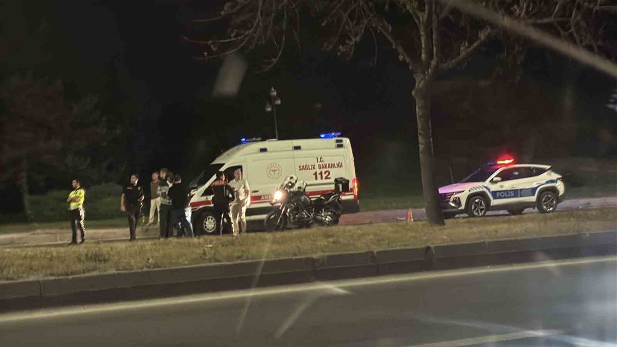 Eskişehir\'de Otomobil Yangını: Sürücü Yanıklarla Hastaneye Kaldırıldı