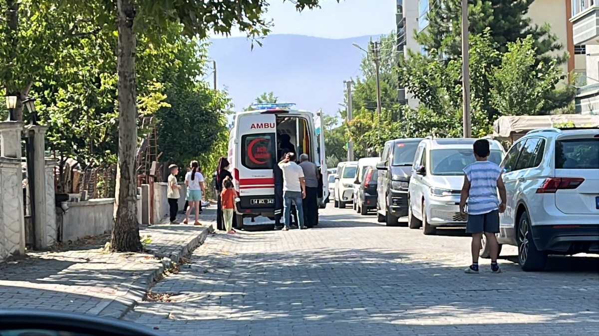 Bolu\'da Balkonundan Düşen Kadın Yaralandı