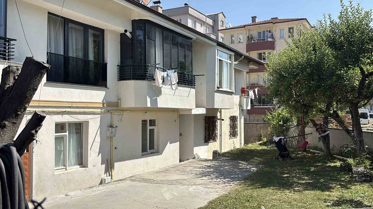Bolu\'da Balkon\'dan Düşen Genç Kız Yaralandı