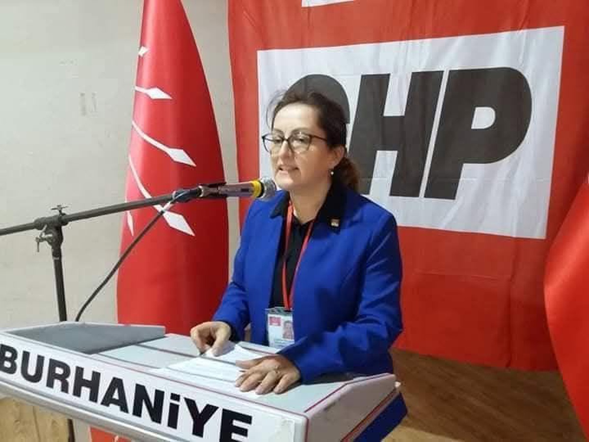 Burhaniye\'de CHP\'li belediye meclis üyeleri partilerinden istifa etti