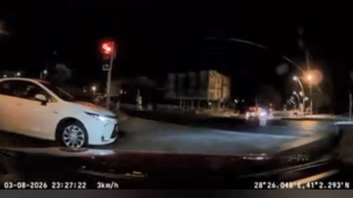 Büyükçekmece\'de Alkollü Sürücü Kaza Yapıp Kaçtı