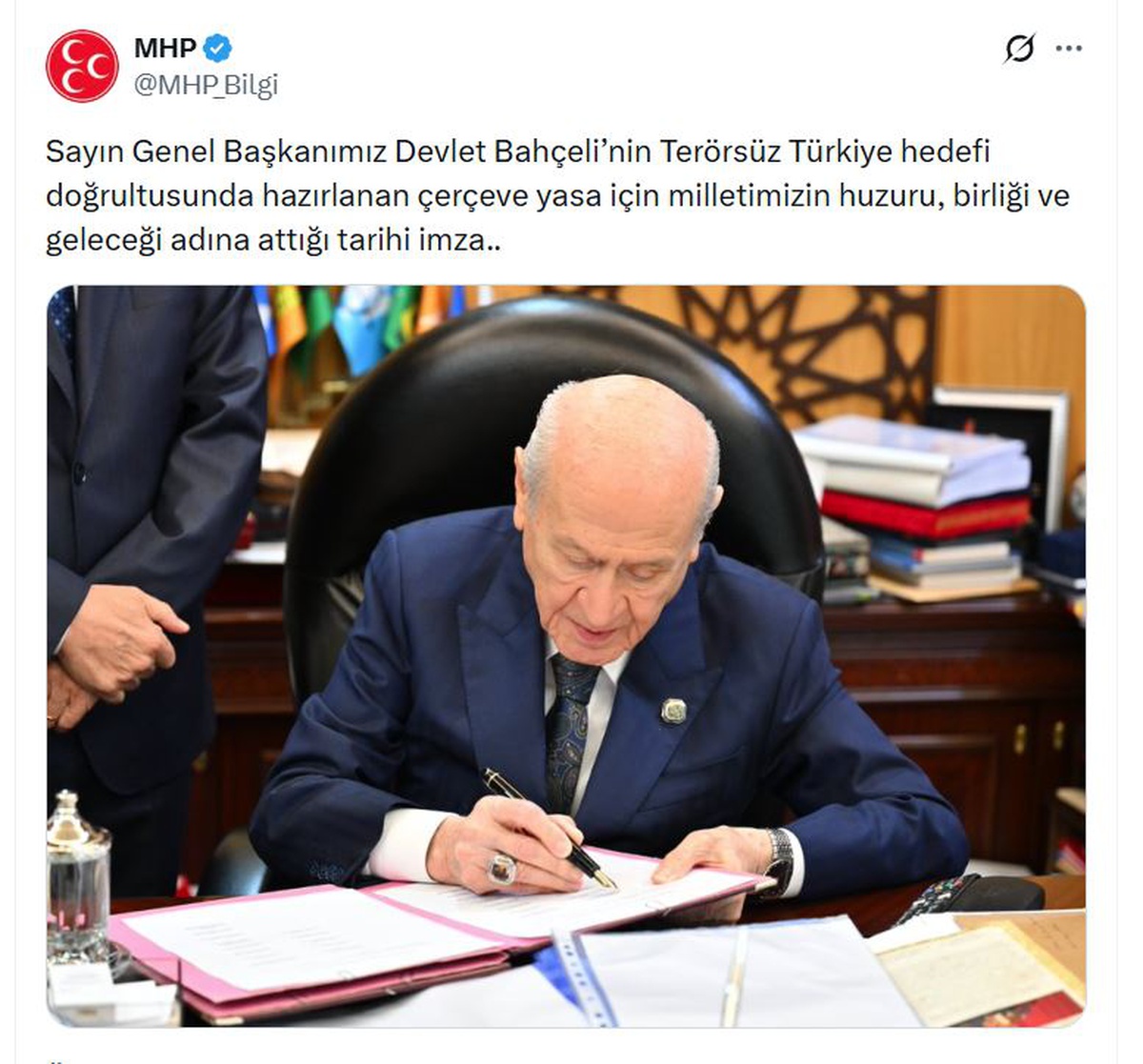 Bahçeli Çerçeve Yasası\'na İmza Attı