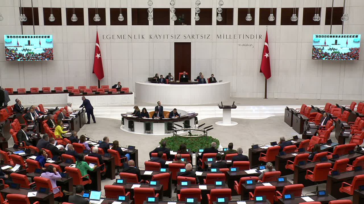CHP\'li Durmaz: 200 TL\'lik banknotla 11 ekmek alınabiliyor