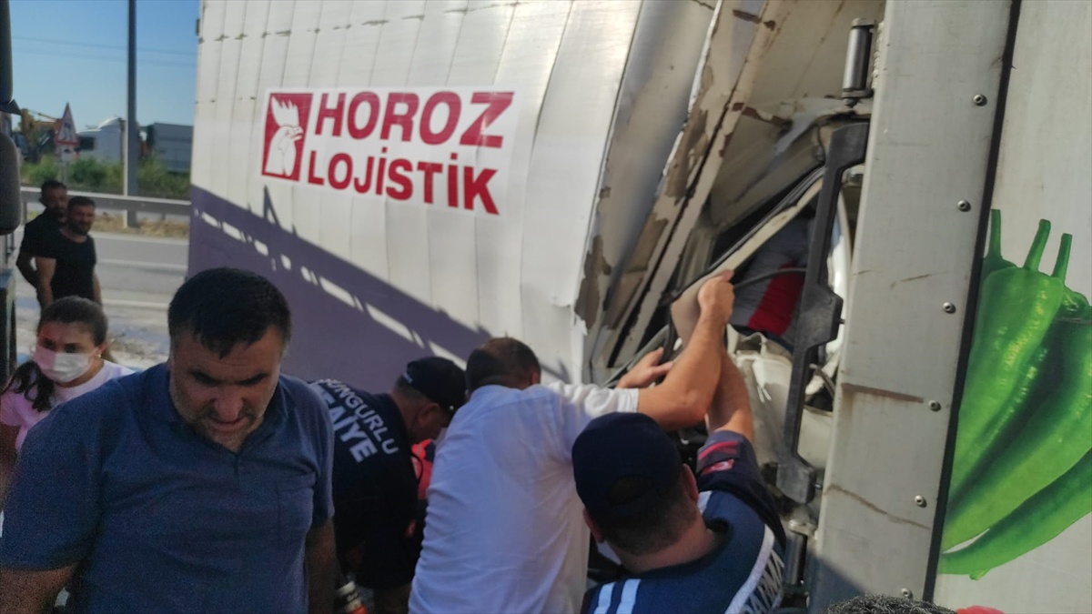 Çorum\'da Kaza: Tırla Çarpışan Kamyonun Sürücüsü Hayatını Kaybetti