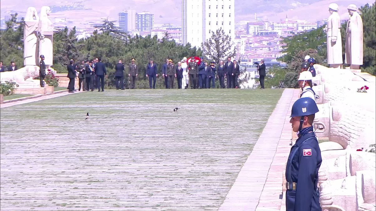 Erdoğan ve YAŞ üyeleri Anıtkabir\'de