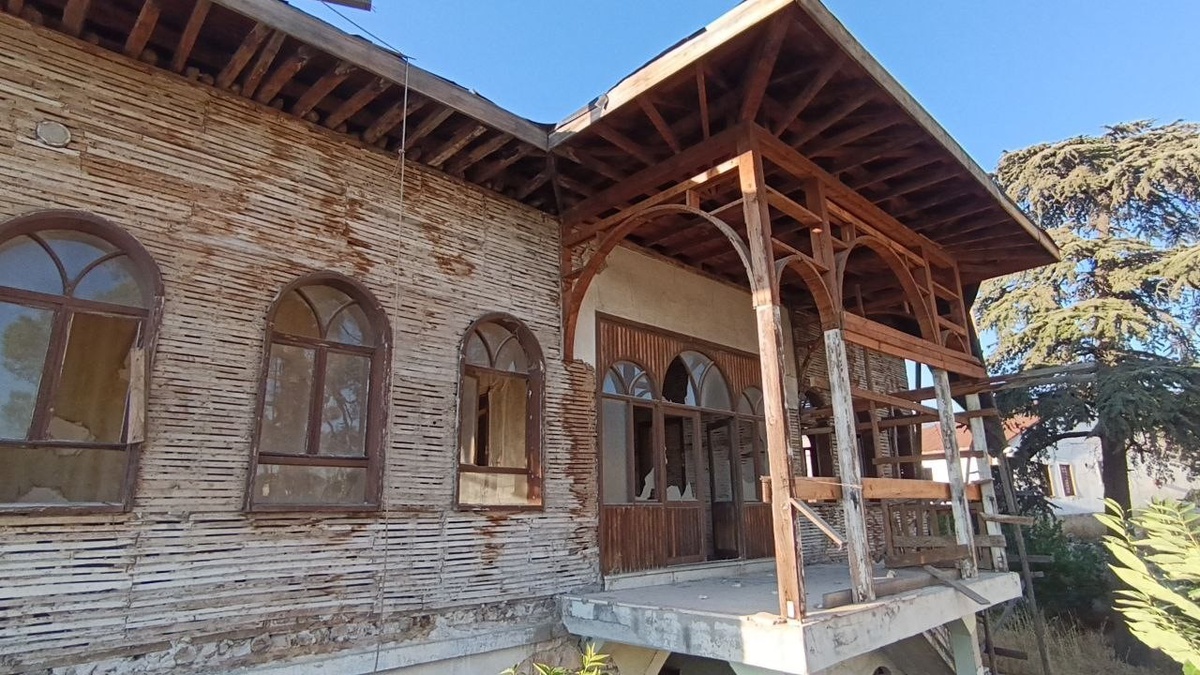 Ekmekçi Mahallesi\'ndeki Tarihi Konaklar Restore Bekliyor