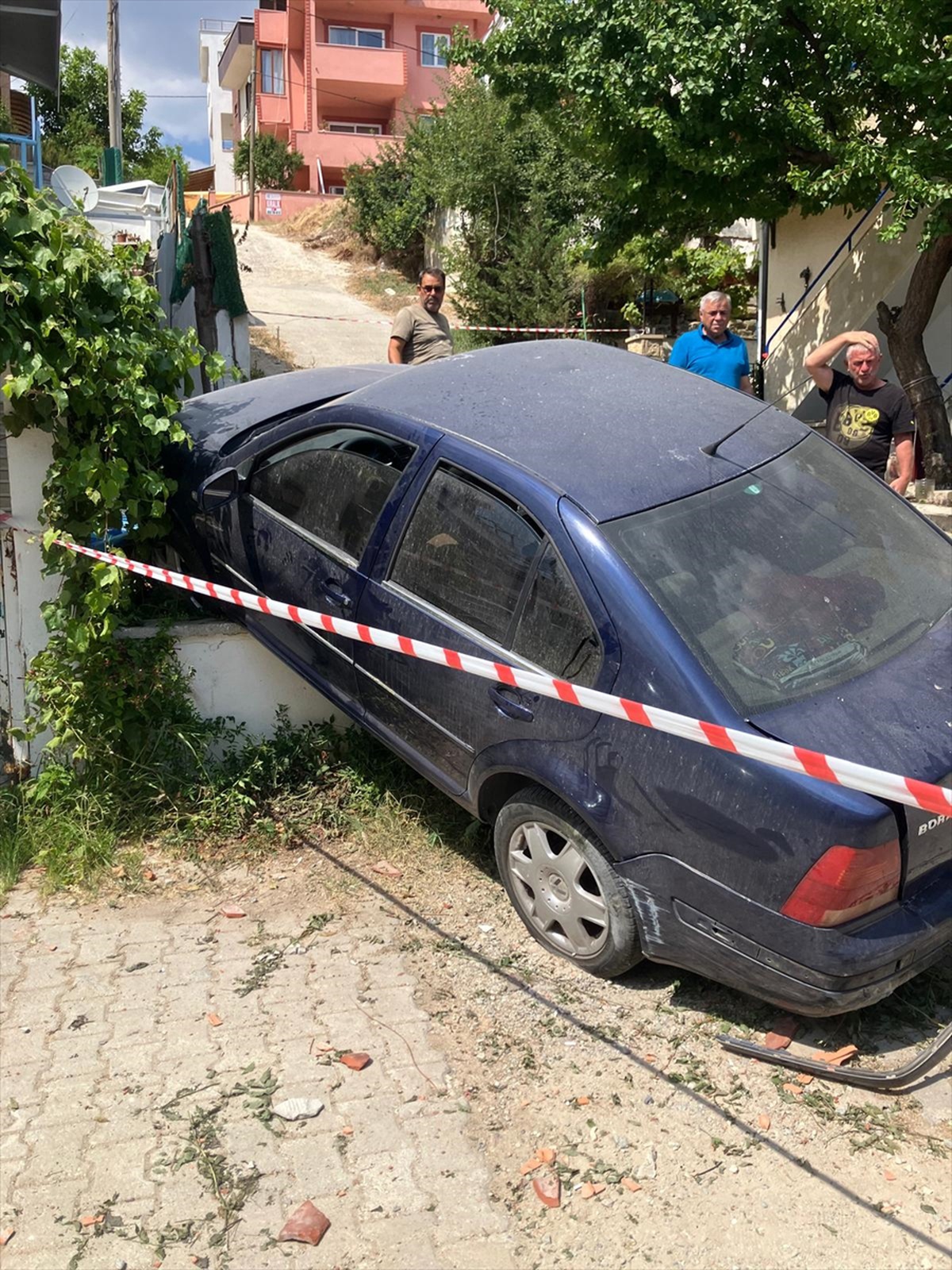 Edirne\'de Direğe Çarpan Araçta Hasar