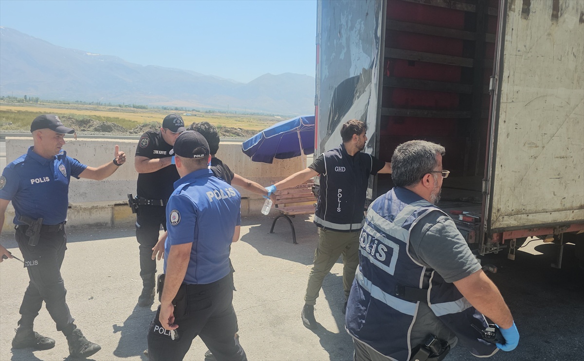 Erzincan\'da 11 Düzensiz Göçmen Yakalandı