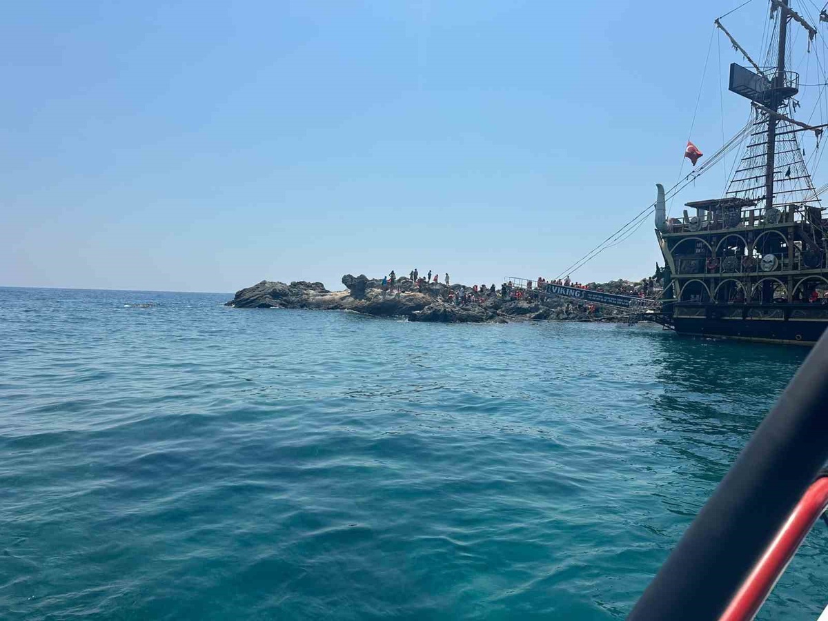 Fethiye\'de Gezi Teknesi Su Aldı