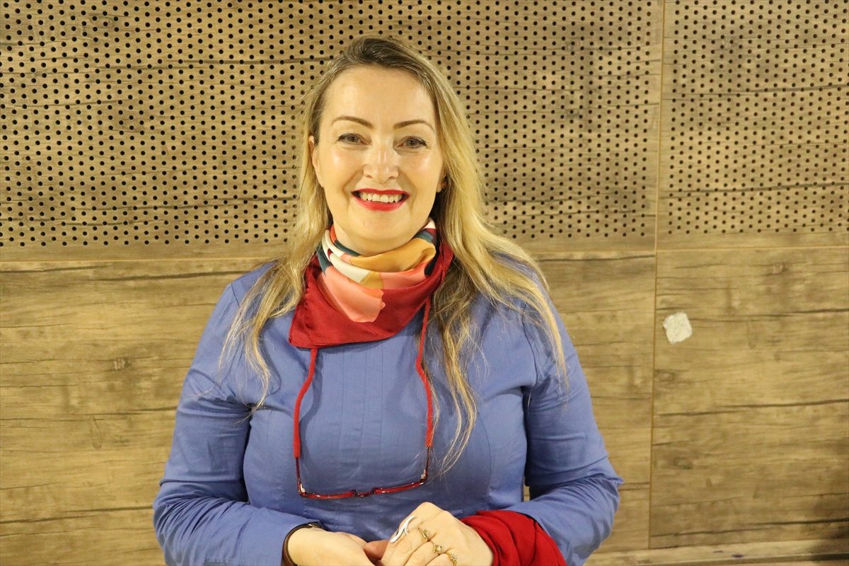 Zeynep Işık, İşaret Dili Öğrenerek Arkadaşlık Bağını Güçlendirdi