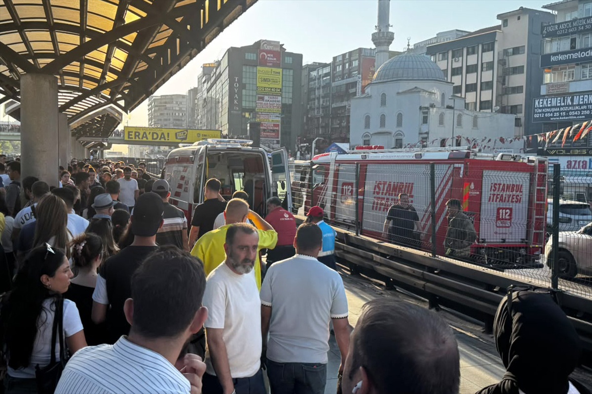 İstanbul\'da Metrobüs Kazası