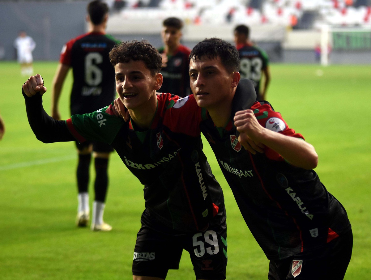 Karşıyaka, Berat'ı Süper Lig'e Gönderiyor