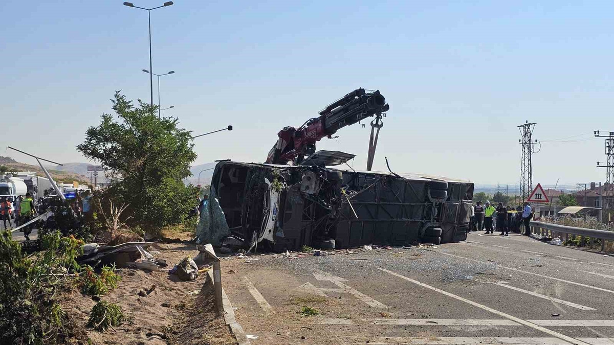 Kayseri\'de Otobüs Kazası: 1 Ölü, 24 Yaralı