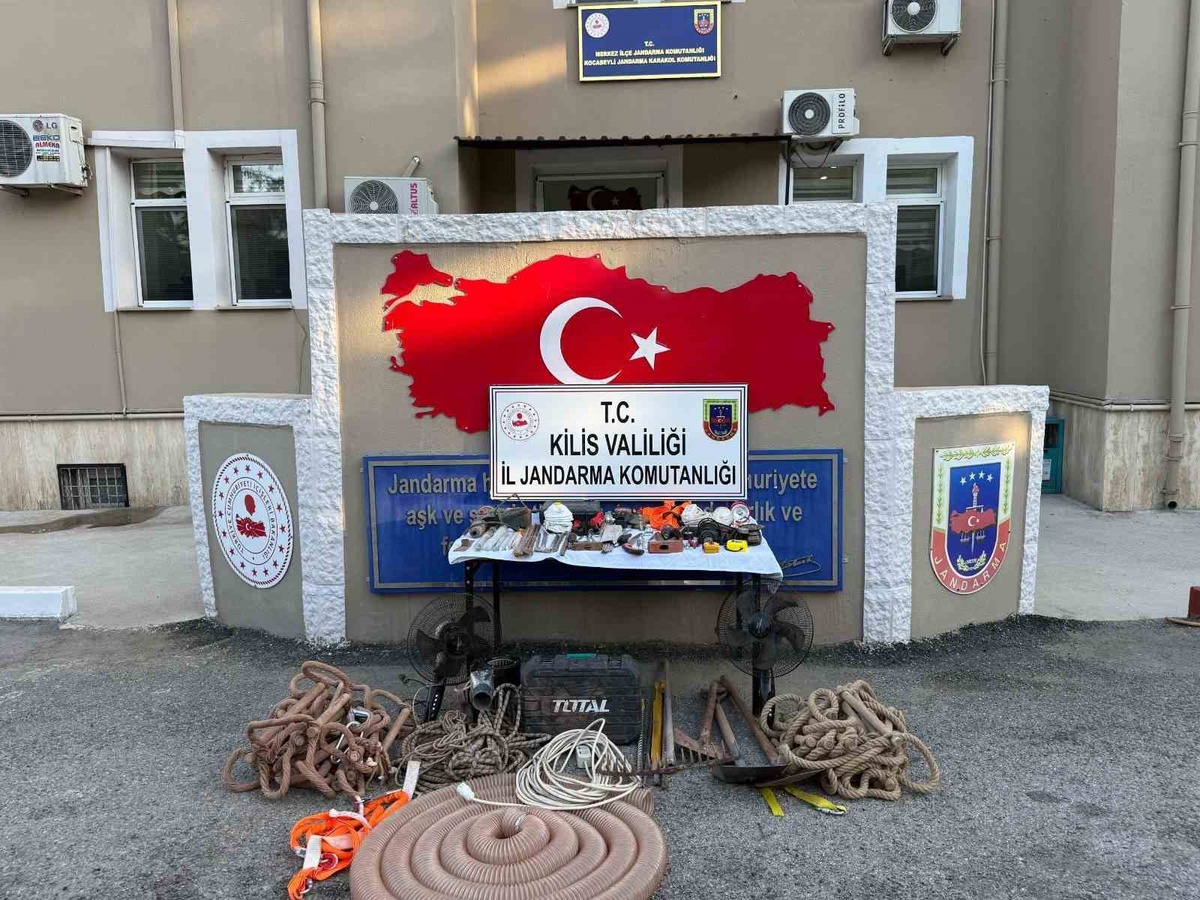 Kaçak Kazı Yapan 4 Şüpheli Suçüstü Yakalandı