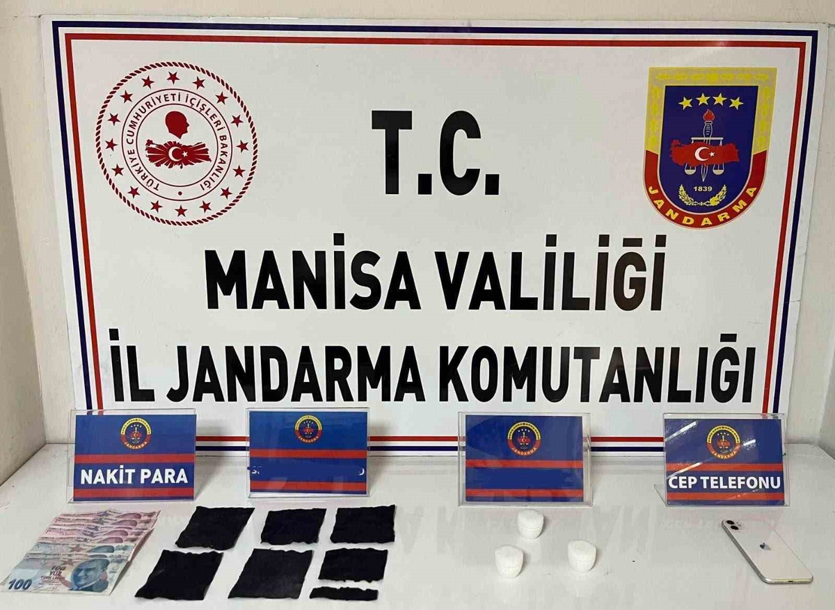 Manisa\'da Uyuşturucu Operasyonu: 3 Tutuklama