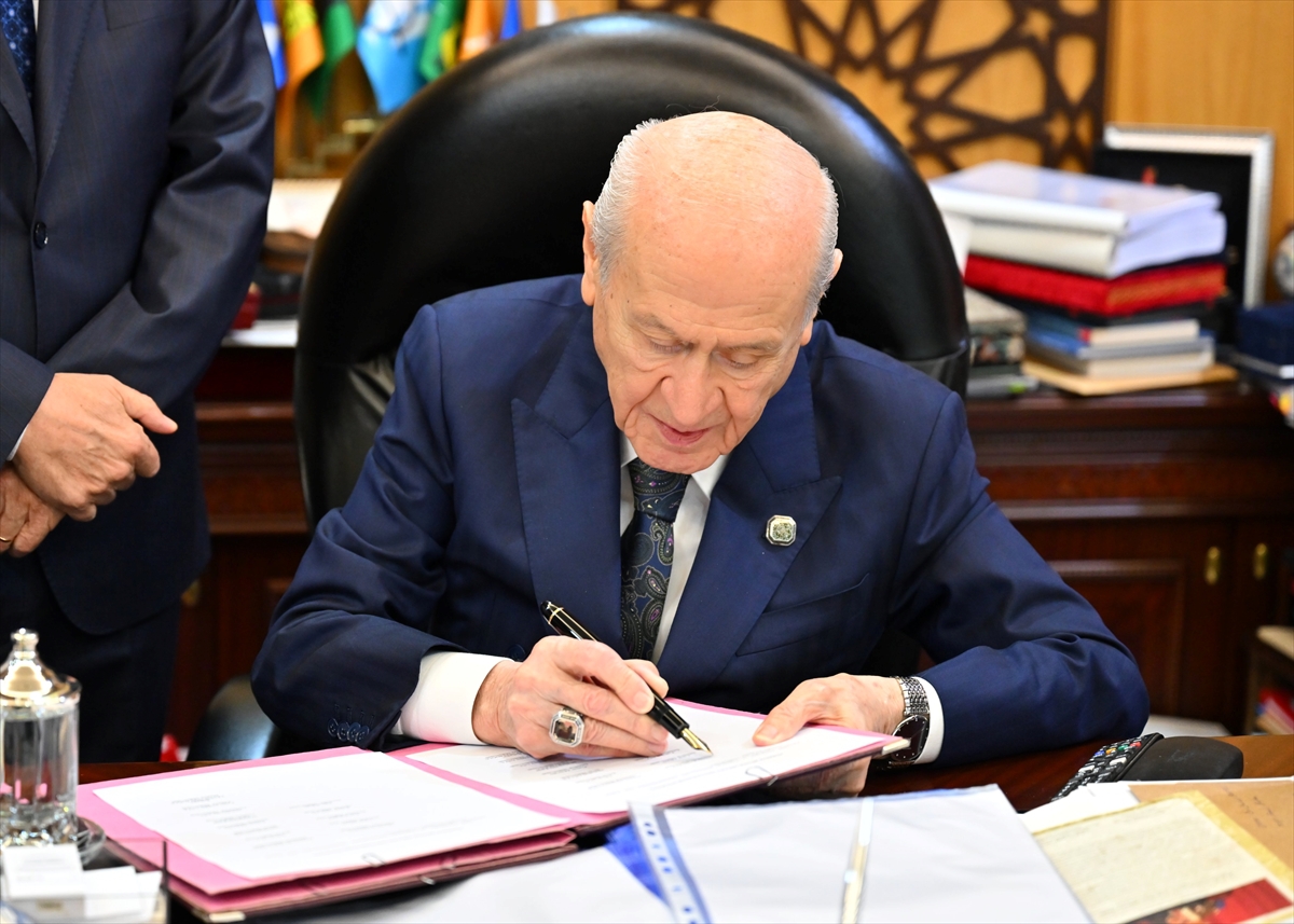 Bahçeli\'den Terörsüz Türkiye İçin Yasa Teklifi