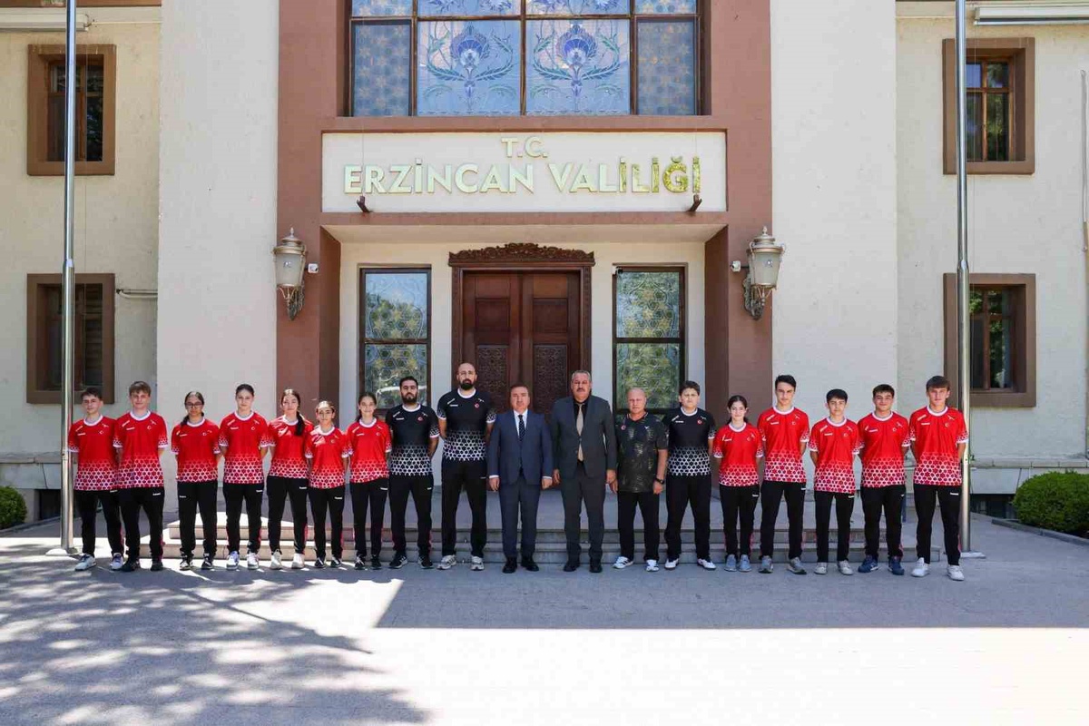 U15 Badminton Milli Takımı Erzincan\'da