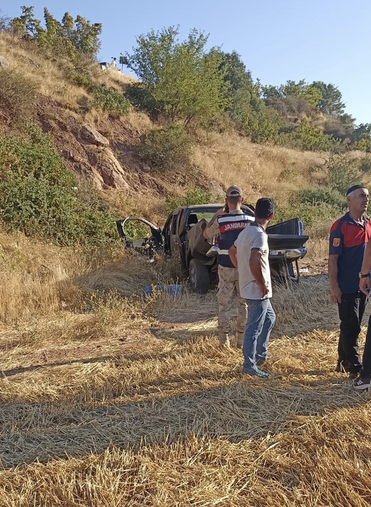 Palu\'da Kamyonet Şarampole Yuvarlandı: 2 Yaralı