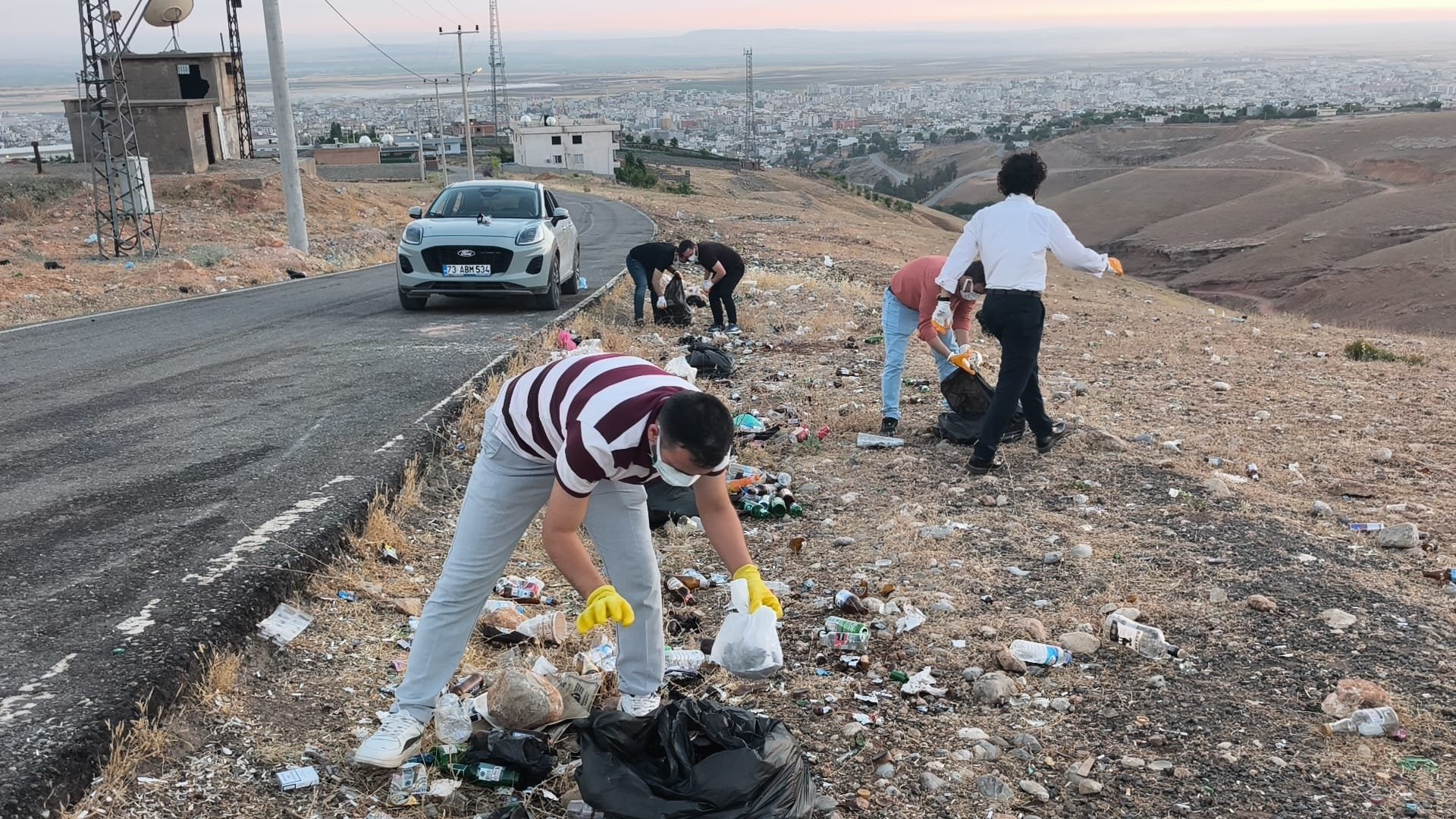 Silopi'de Doğaya Sahip Çıkıldı: Nasır Ağa Tepesi'nde Anlamlı Temizlik