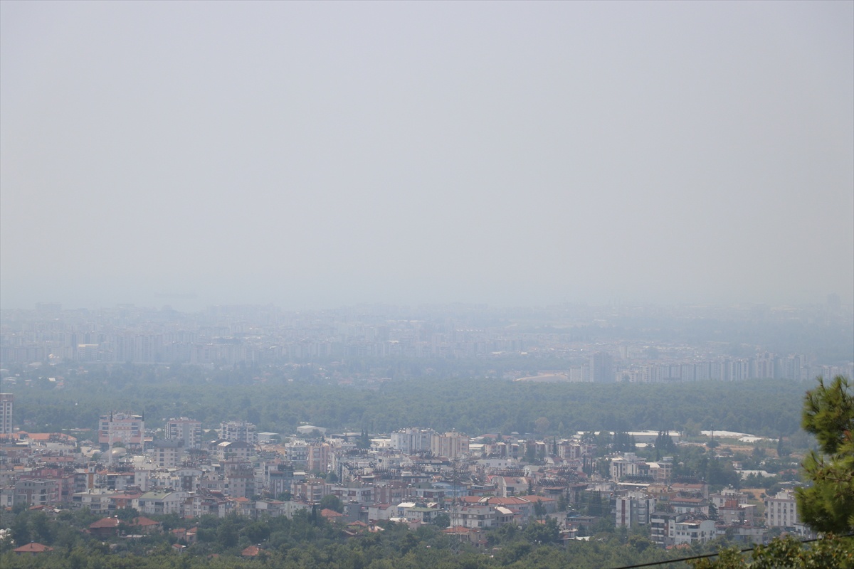 Antalya\'da Nem ve Sıcak Hava Bunalttı