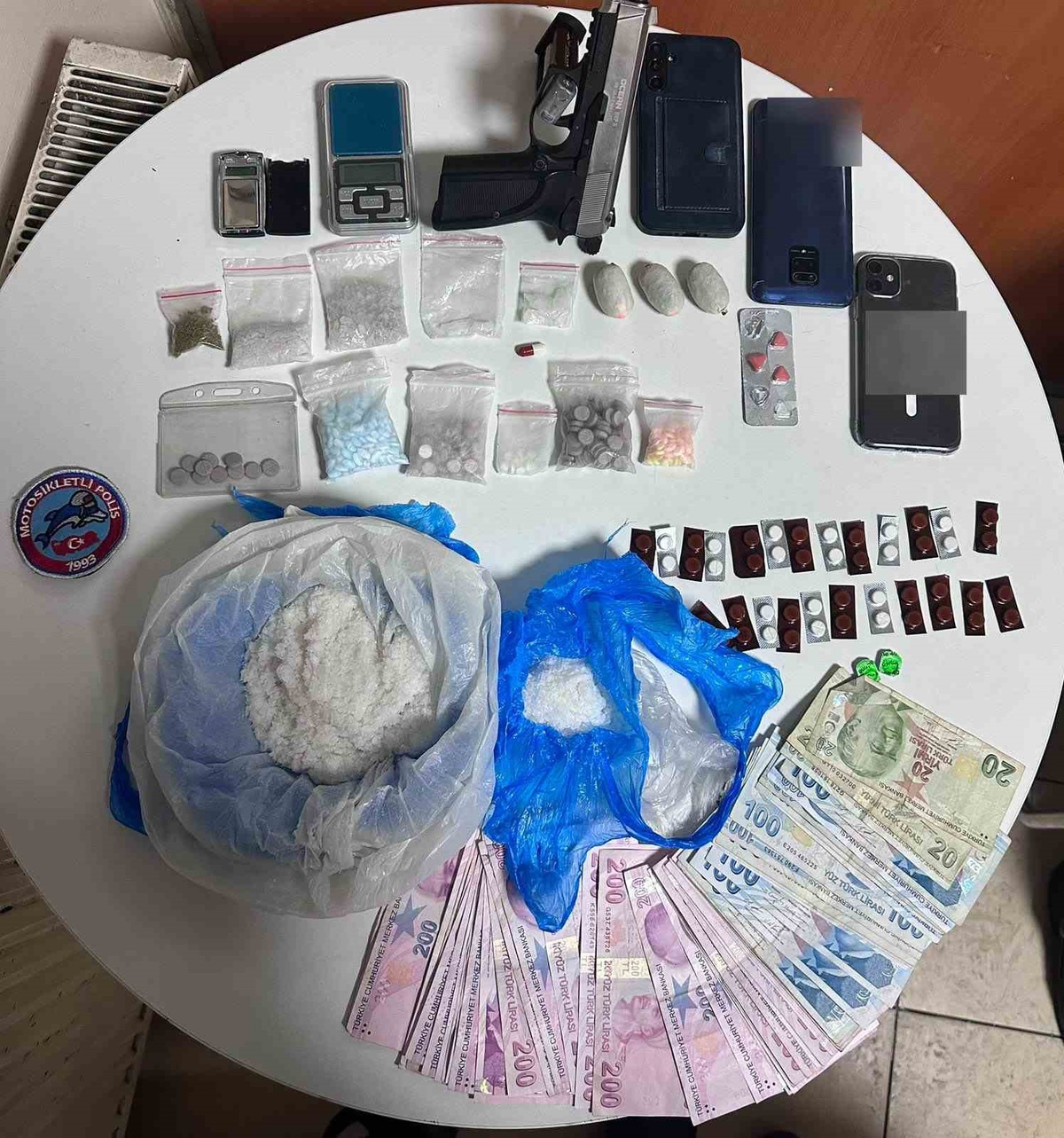 Bağcılar\'da Uyuşturucu Operasyonu: 4 Gözaltı