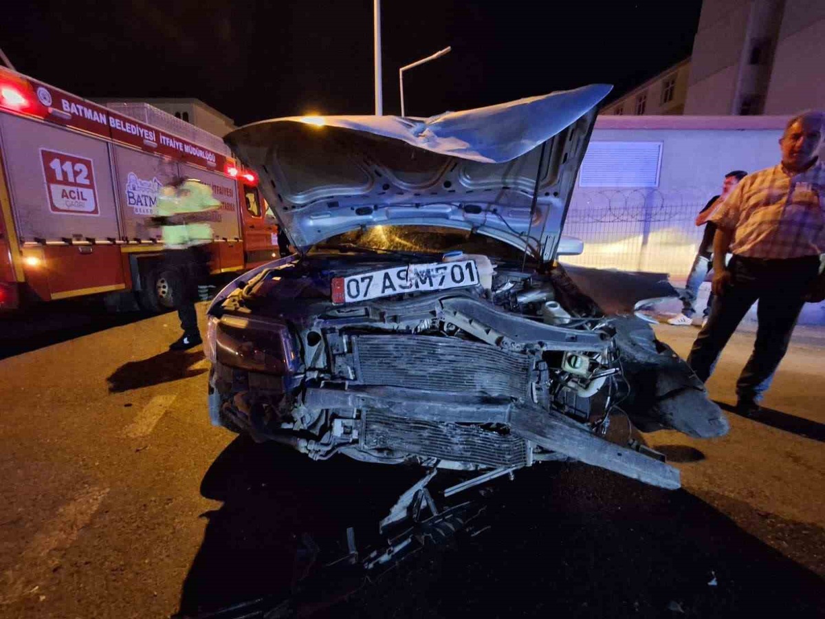 Batman\'da Trafik Kazası: 2 Yaralı