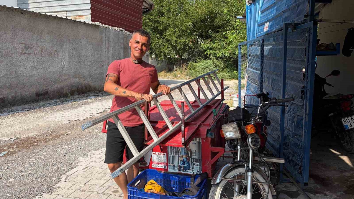 Merdivenle Motosiklet Kullanan Ustanın Açıklaması