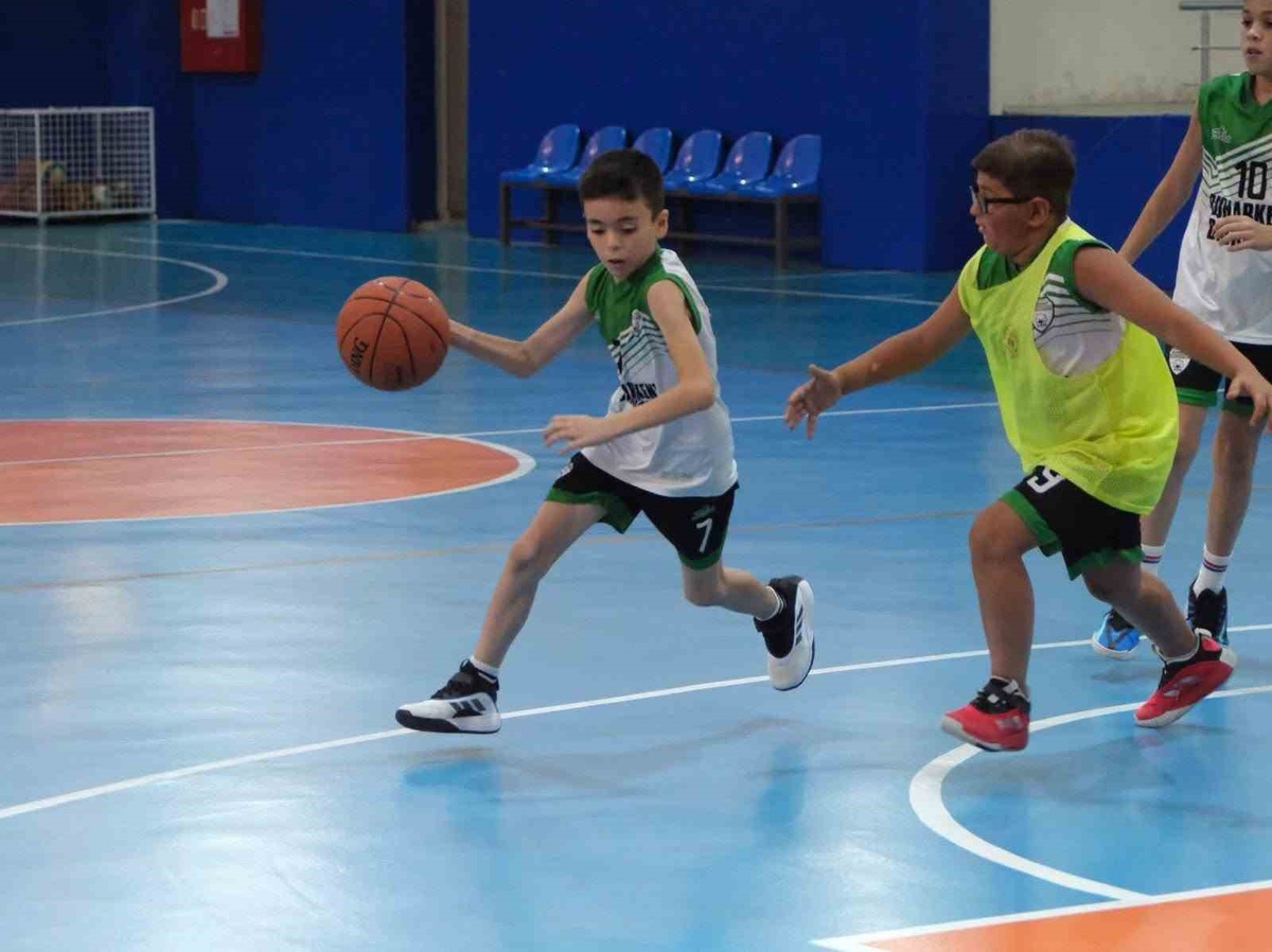 Buharkent\'te Çocuklar Basketbol Turnuvası