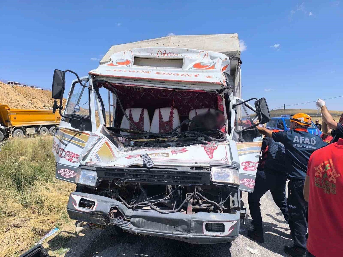 Kırıkkale\'de Trafik Kazası: 2 Yaralı
