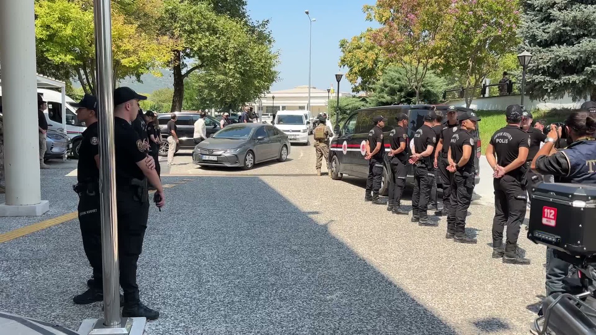FETÖ\'nün Erdoğan\'a Suikast Timindeki Eski Yüzbaşı Adliyede