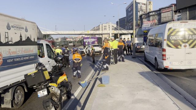 Otomobil İETT otobüsüne çarptı! 3 kişi hayatını kaybetti
