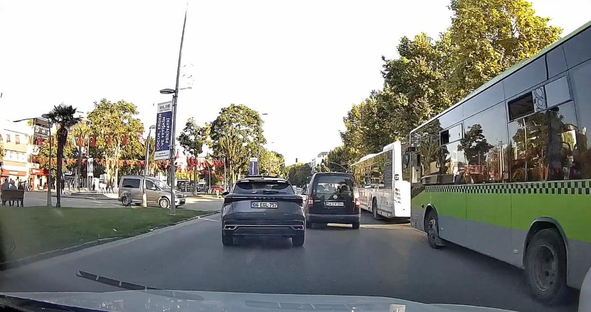 Adapazarı\'nda Tehlikeli SUV Sürücüsü