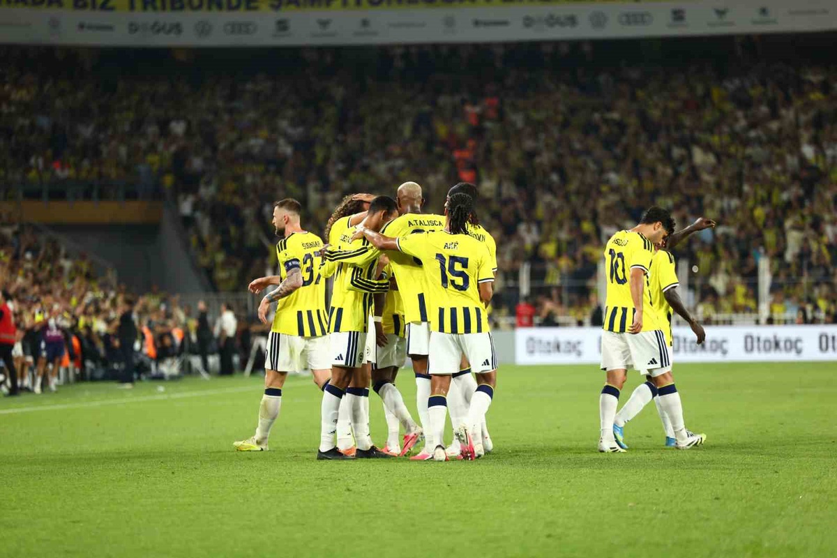 Fenerbahçe, Sturm Graz\'ı 2-0 Yendi