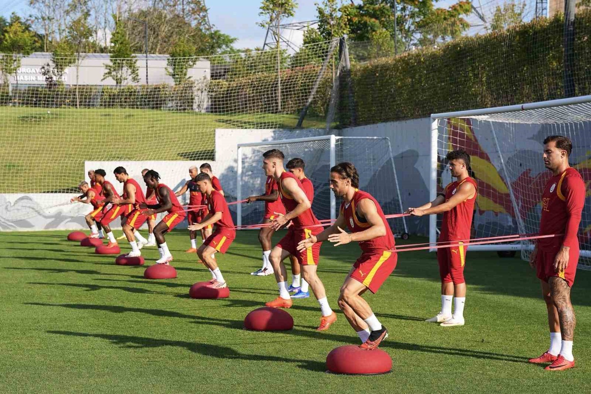 Galatasaray Antrenmanlarına Devam Ediyor